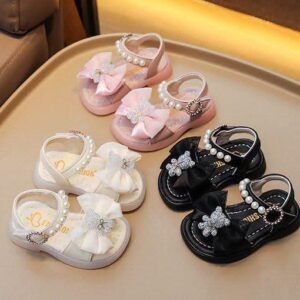 Baby girl's shoe