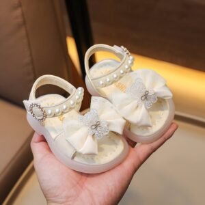 Baby girl's shoe