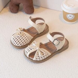 Baby girl's shoe