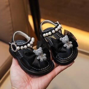 Baby girl's shoe